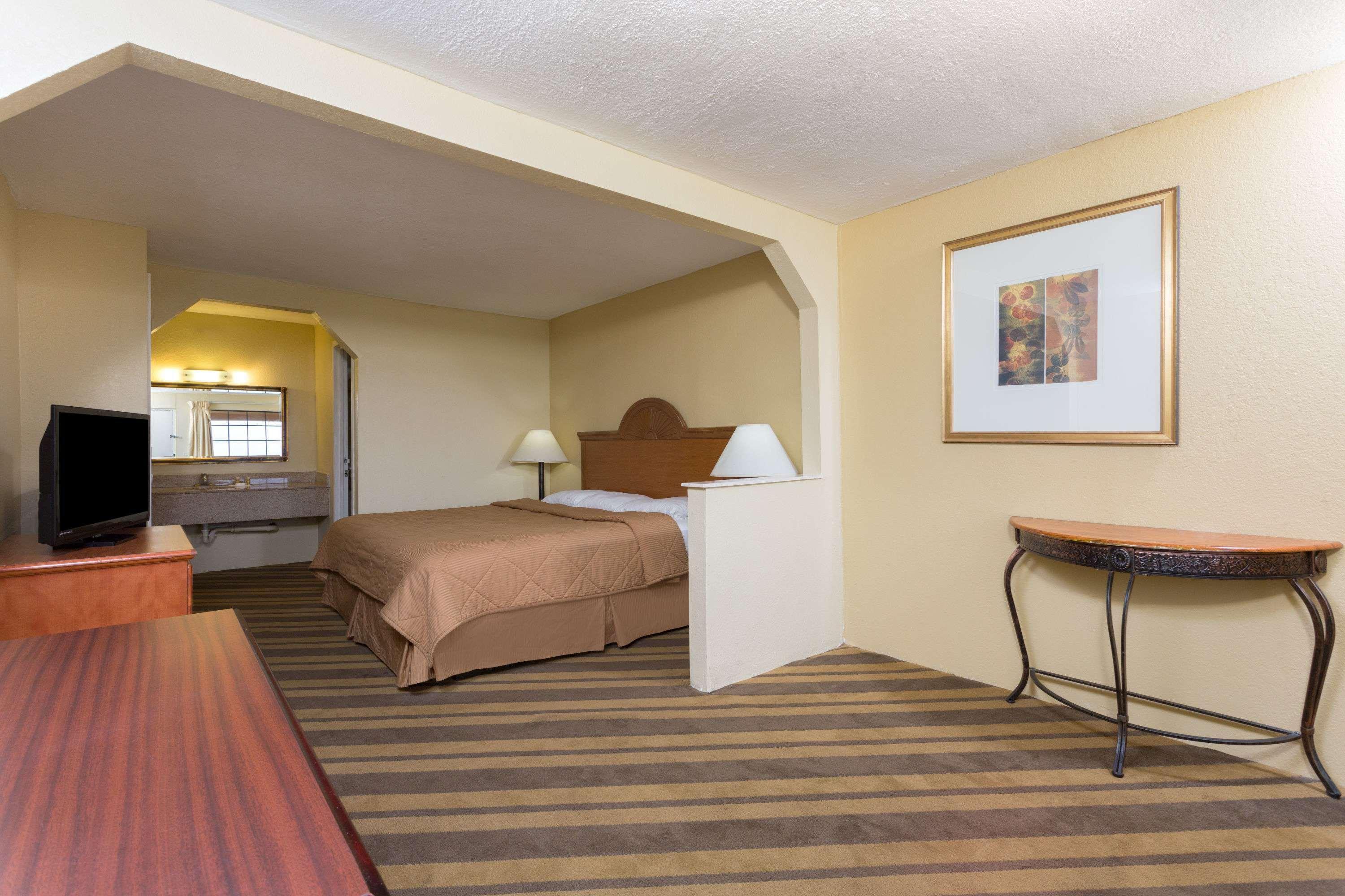 Days Inn & Suites By Wyndham Виксбург Экстерьер фото
